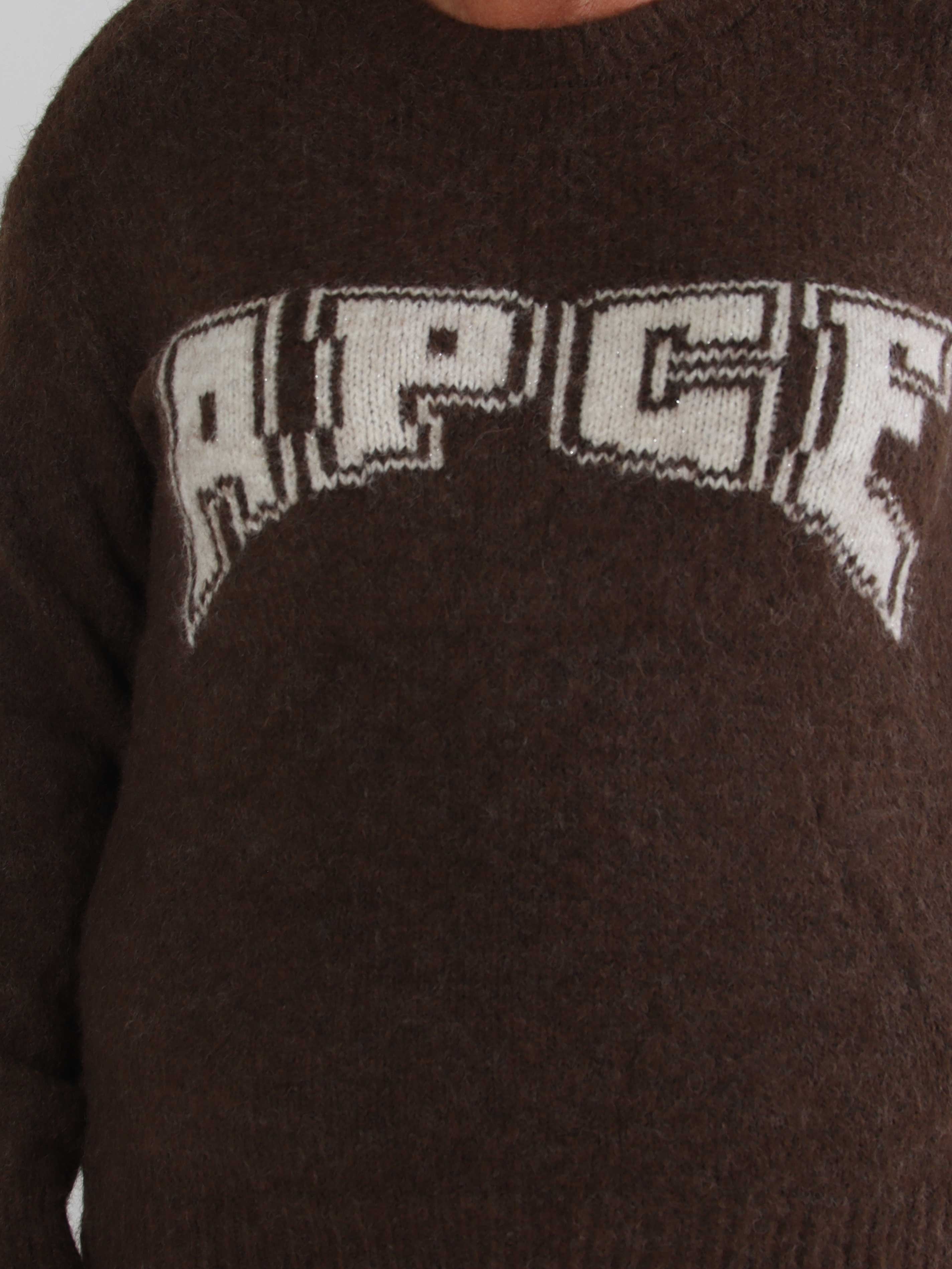 Adira - Blød plus size strik med grafisk logo